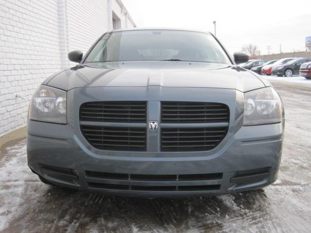 2005 Dodge Magnum SE