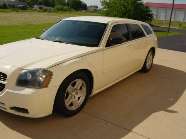 2005 Dodge Magnum S