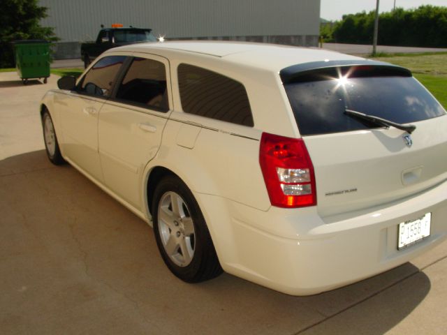 2005 Dodge Magnum S