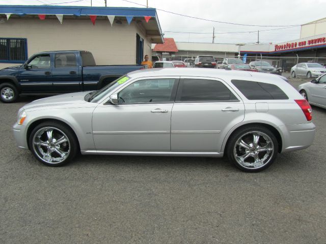 2005 Dodge Magnum S