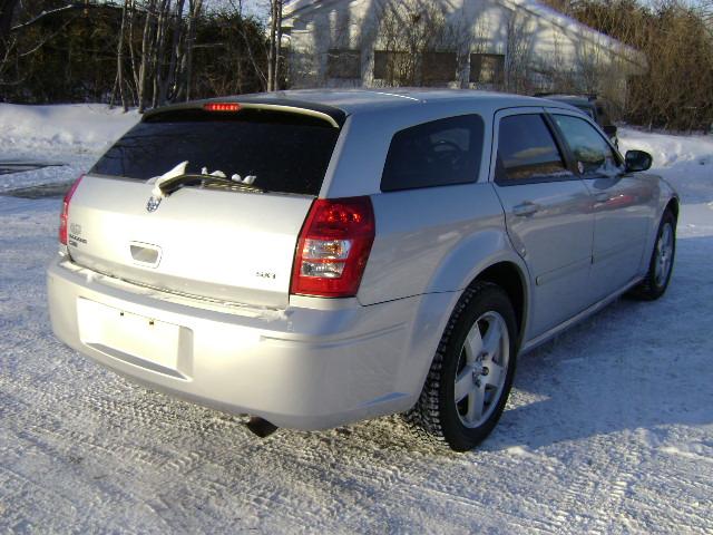 2005 Dodge Magnum Unknown