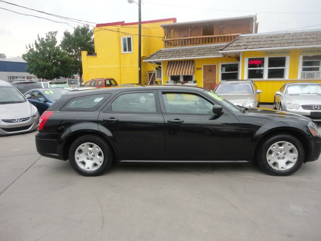 2005 Dodge Magnum S