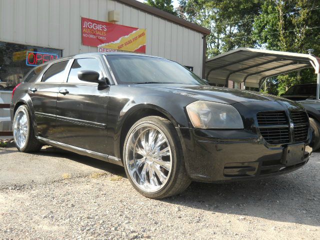 2005 Dodge Magnum SE