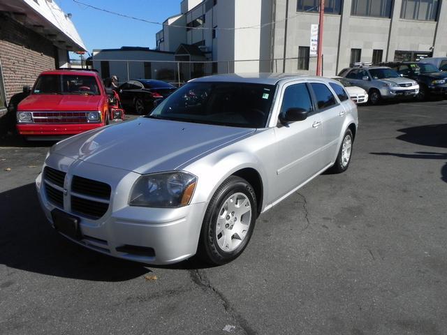 2005 Dodge Magnum SE