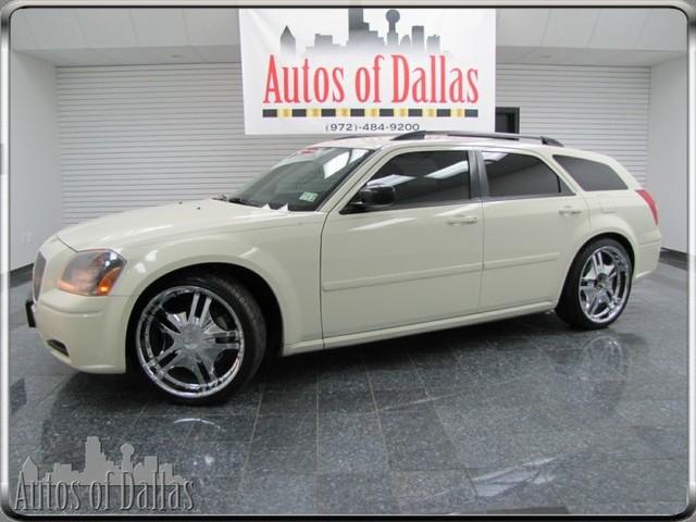 2005 Dodge Magnum SE