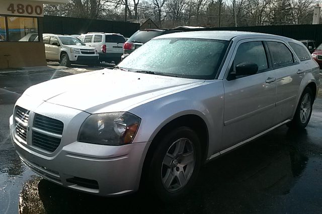 2005 Dodge Magnum S