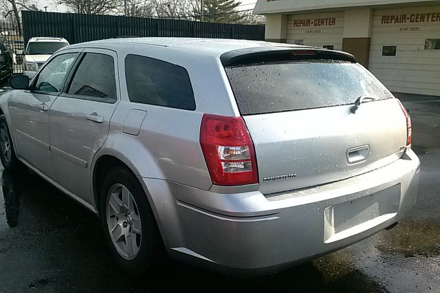 2005 Dodge Magnum S