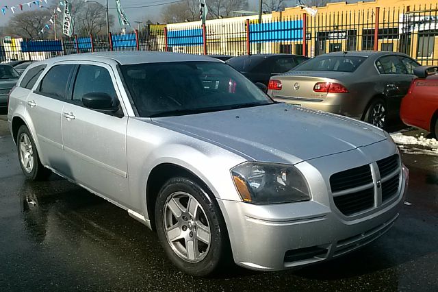 2005 Dodge Magnum S