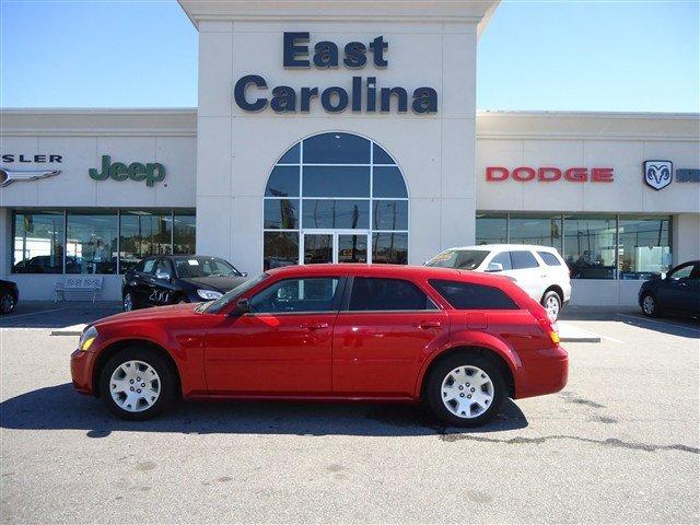 2005 Dodge Magnum SE