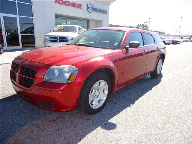 2005 Dodge Magnum SE