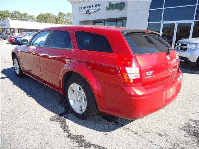 2005 Dodge Magnum SE