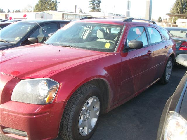 2005 Dodge Magnum SE