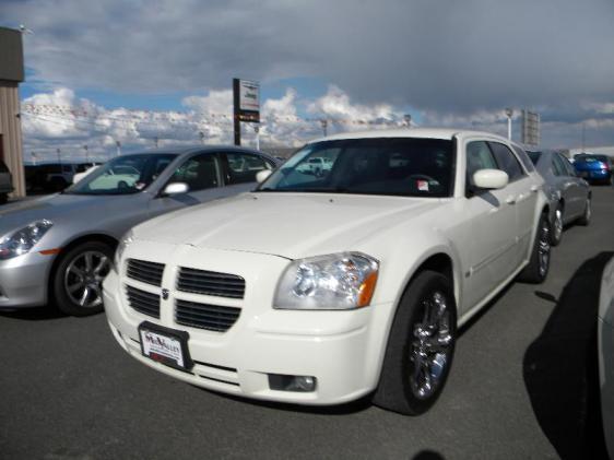 2005 Dodge Magnum SE