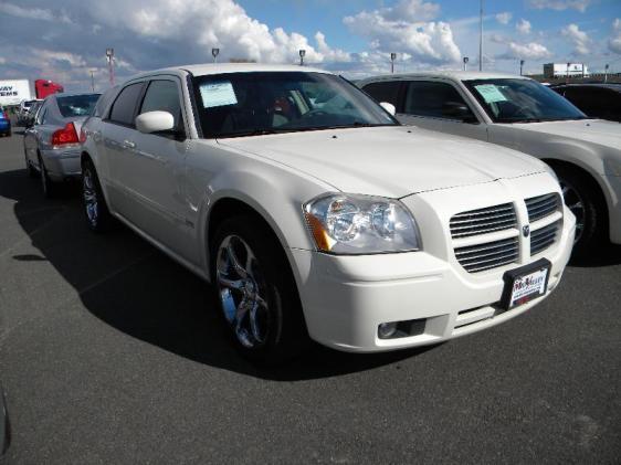 2005 Dodge Magnum SE