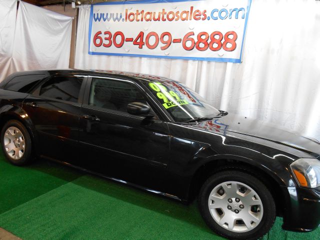 2005 Dodge Magnum SE