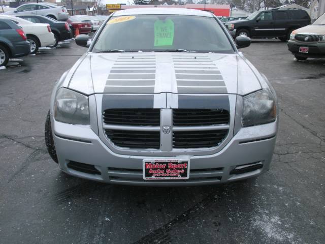 2005 Dodge Magnum S