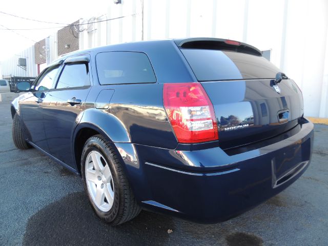 2005 Dodge Magnum S