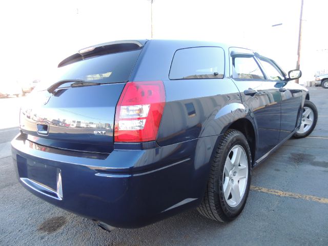 2005 Dodge Magnum S