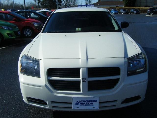 2005 Dodge Magnum SE