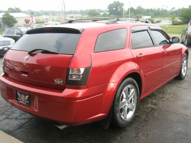 2005 Dodge Magnum S