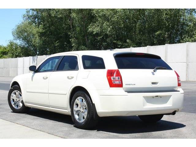 2005 Dodge Magnum SE