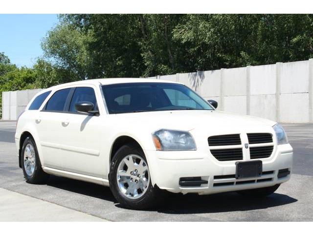 2005 Dodge Magnum SE