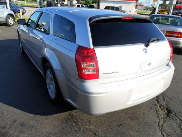 2005 Dodge Magnum S