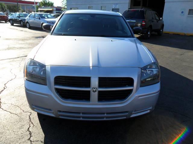 2005 Dodge Magnum S