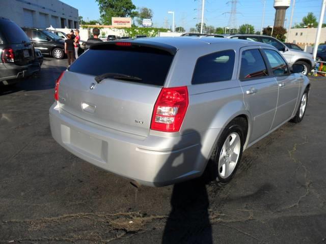 2005 Dodge Magnum S