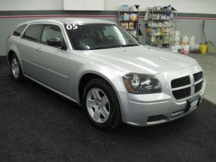 2005 Dodge Magnum SE