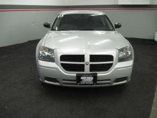 2005 Dodge Magnum SE