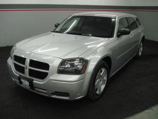 2005 Dodge Magnum SE