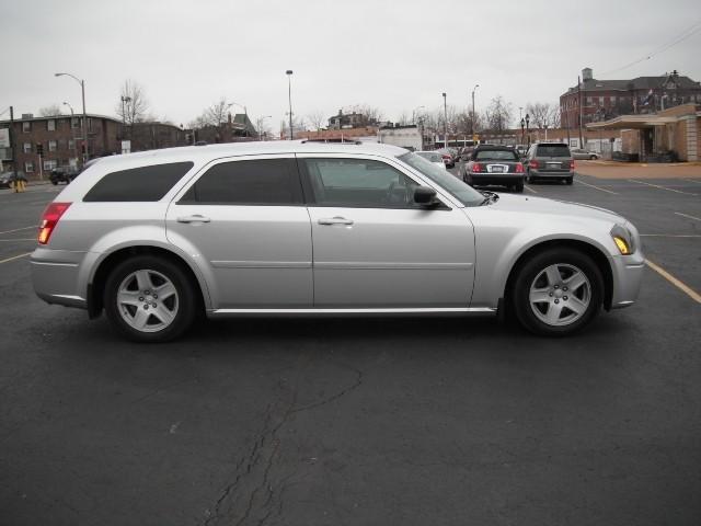 2005 Dodge Magnum 3538 OF 5000 AWD Hatchback