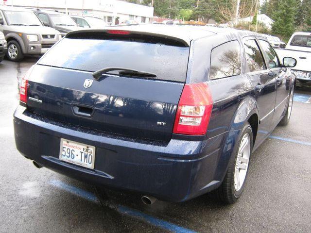 2005 Dodge Magnum 2WD 4 Door