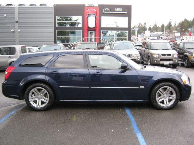 2005 Dodge Magnum 2WD 4 Door