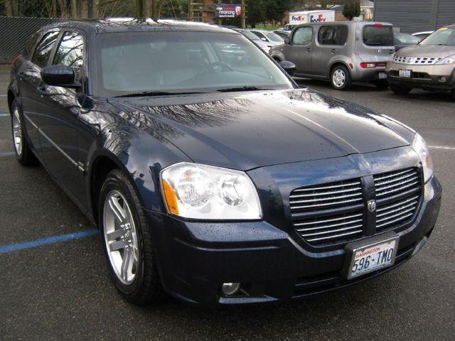 2005 Dodge Magnum 2WD 4 Door