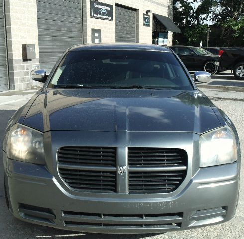 2005 Dodge Magnum S