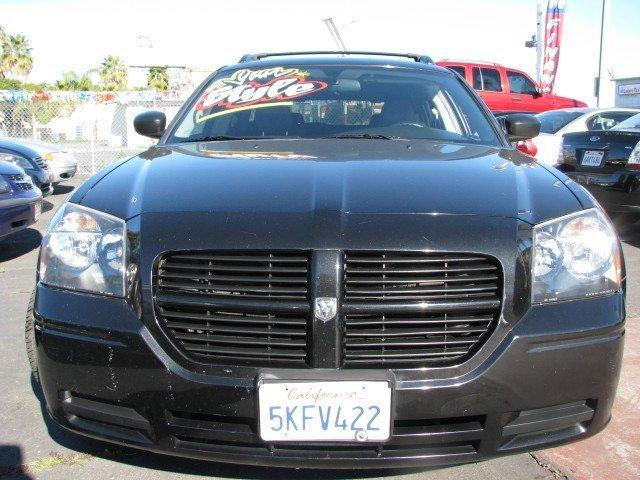 2005 Dodge Magnum SE