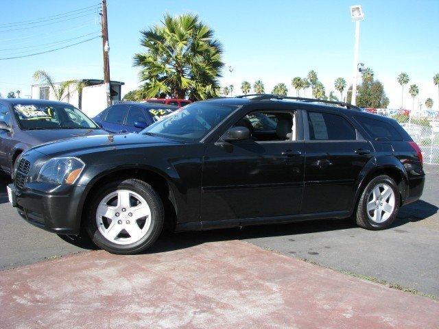 2005 Dodge Magnum SE