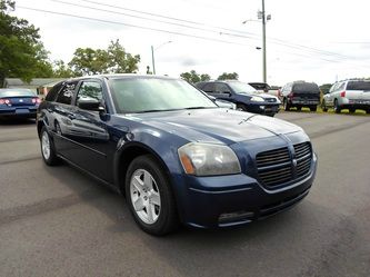 2005 Dodge Magnum SE