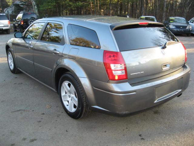 2005 Dodge Magnum S