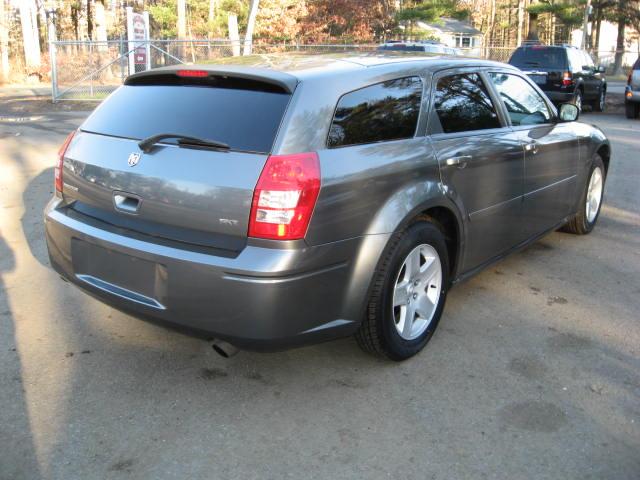 2005 Dodge Magnum S