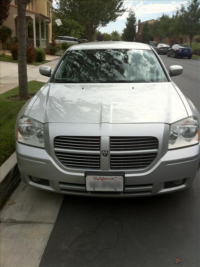 2005 Dodge Magnum SLT 25