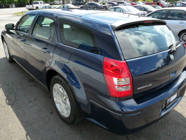 2006 Dodge Magnum SE