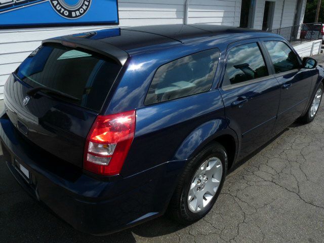 2006 Dodge Magnum SE