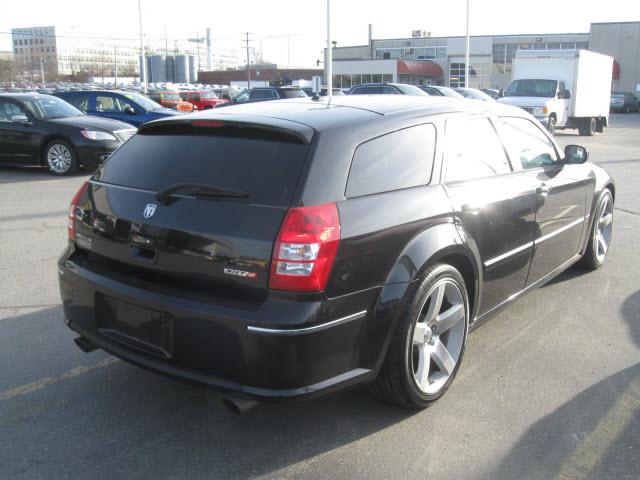 2006 Dodge Magnum XLS 4WD