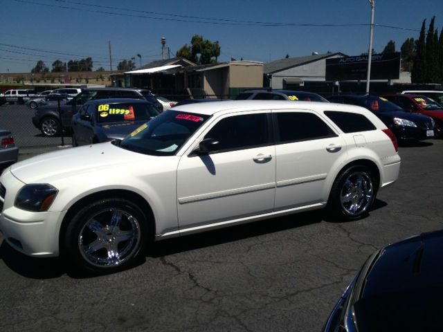 2006 Dodge Magnum SE