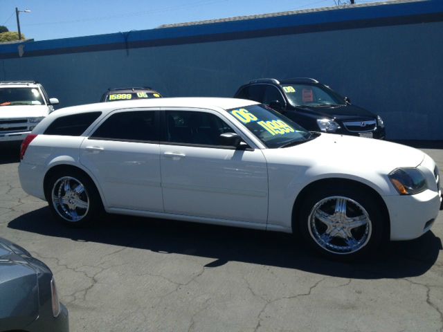 2006 Dodge Magnum SE