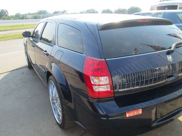 2006 Dodge Magnum SE