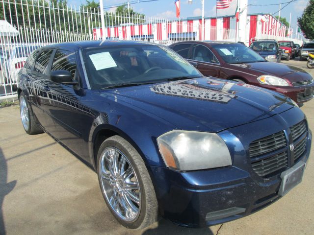 2006 Dodge Magnum SE